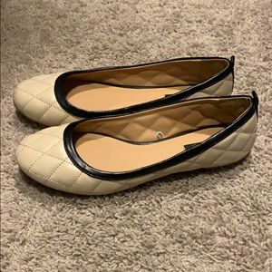 Lightly worn Forever 21 quilted flats! Sz 7